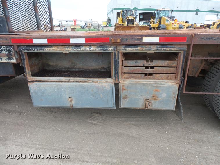 image for item DV9310 1982 International S1954 flatbed truck