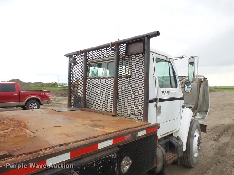 image for item DV9310 1982 International S1954 flatbed truck