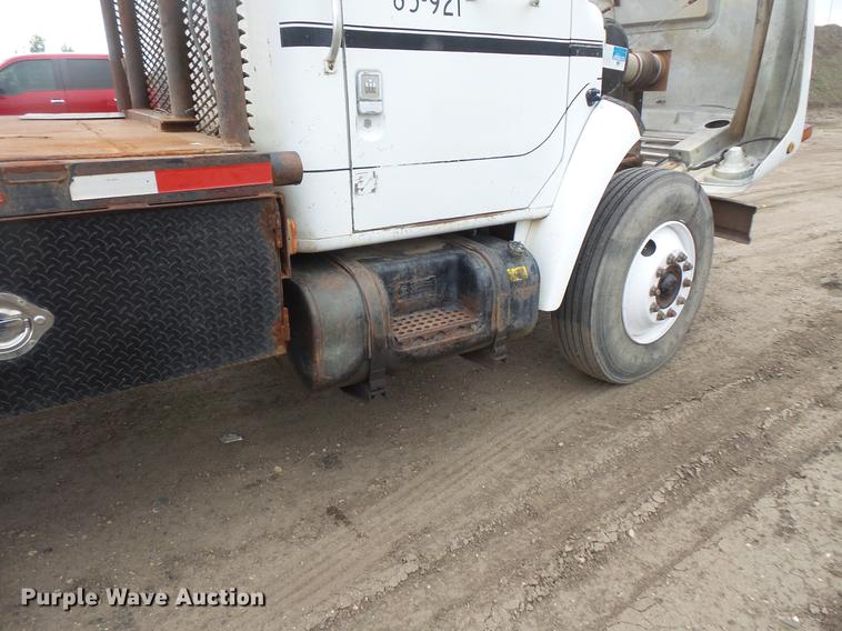 image for item DV9310 1982 International S1954 flatbed truck