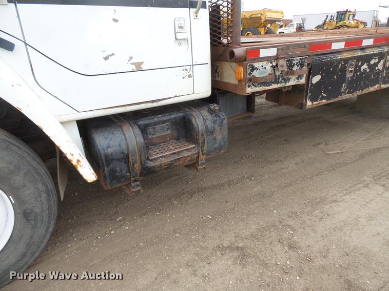 image for item DV9310 1982 International S1954 flatbed truck