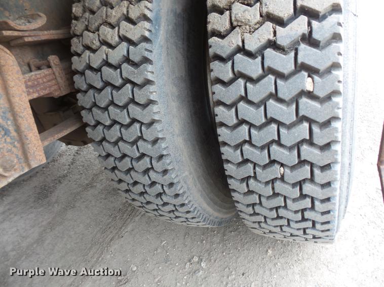 image for item DV9310 1982 International S1954 flatbed truck