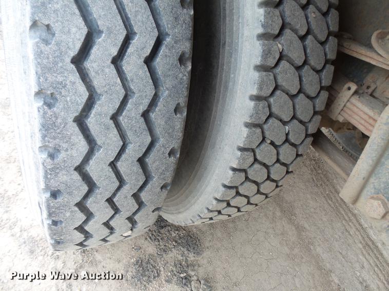 image for item DV9310 1982 International S1954 flatbed truck