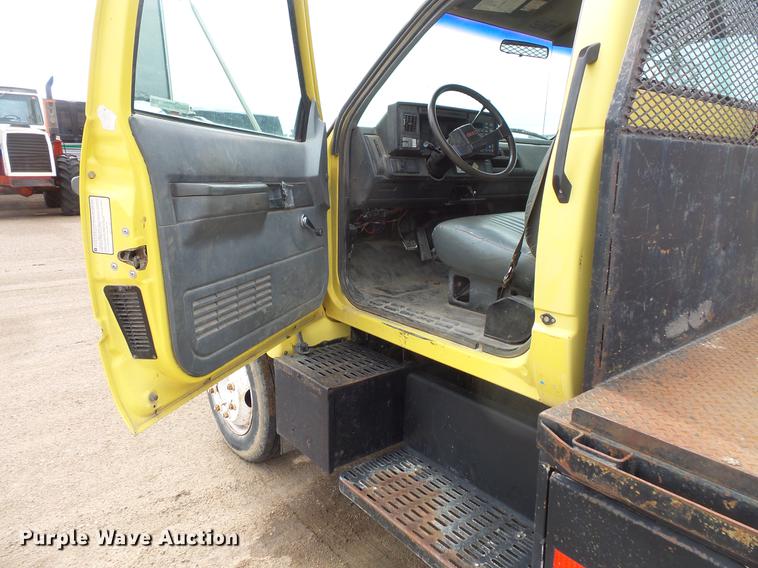 image for item DV9314 1995 GMC TopKick flatbed truck