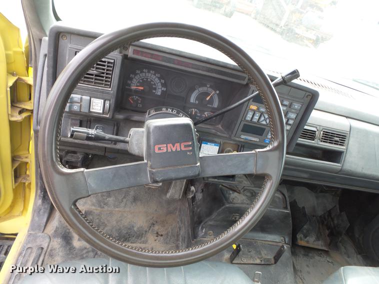 image for item DV9314 1995 GMC TopKick flatbed truck