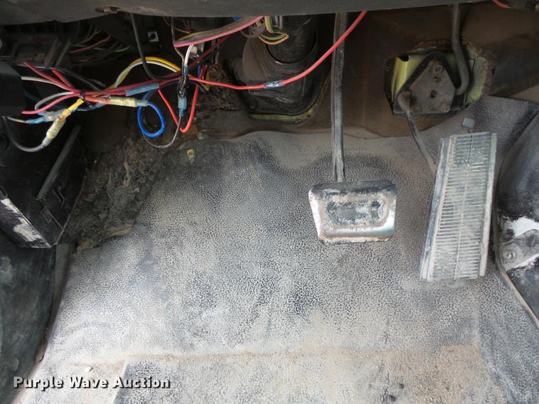 image for item DV9314 1995 GMC TopKick flatbed truck