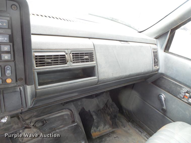 image for item DV9314 1995 GMC TopKick flatbed truck