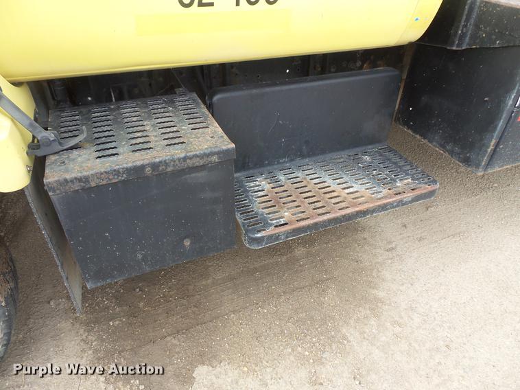 image for item DV9314 1995 GMC TopKick flatbed truck