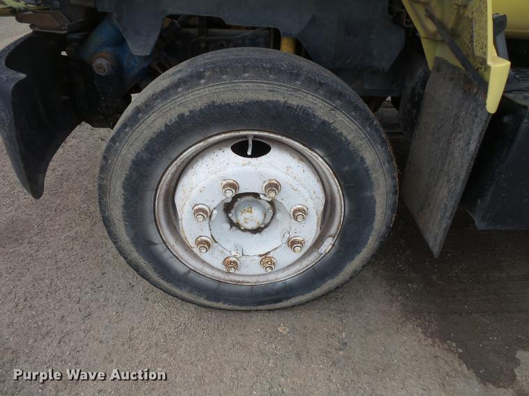 image for item DV9314 1995 GMC TopKick flatbed truck