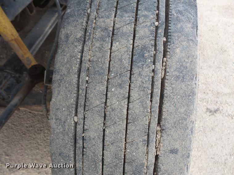 image for item DV9314 1995 GMC TopKick flatbed truck