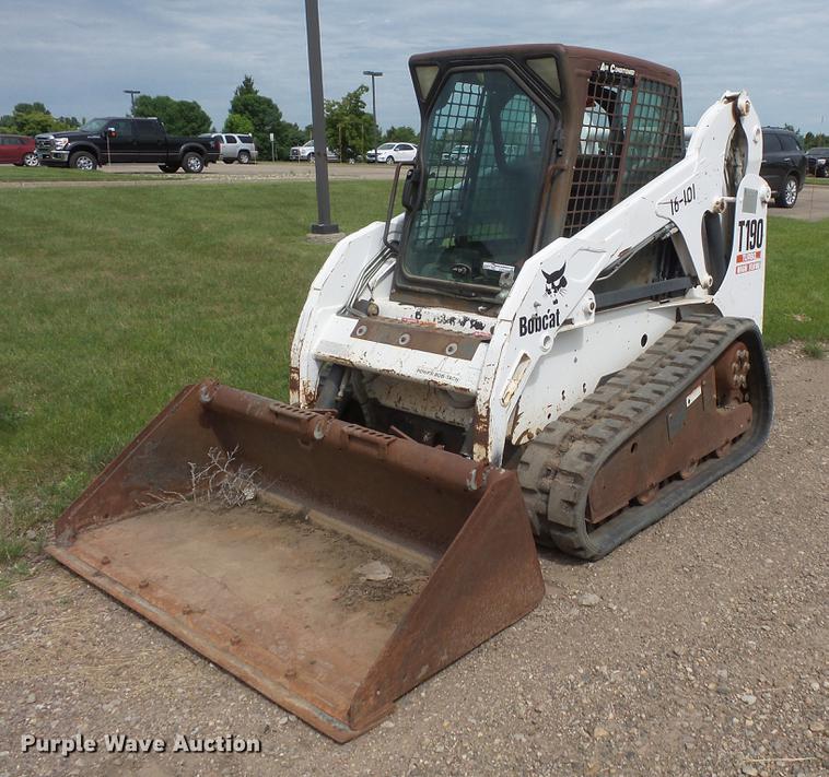 image for item DV9323 2004 Bobcat T190 skid steer