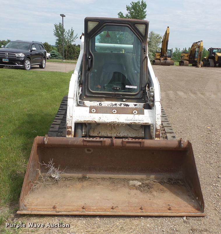 image for item DV9323 2004 Bobcat T190 skid steer