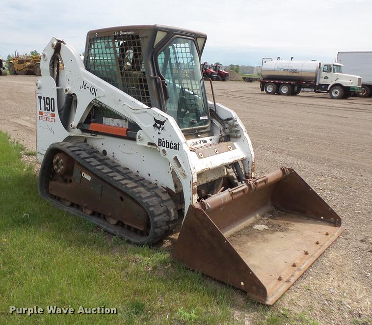 image for item DV9323 2004 Bobcat T190 skid steer