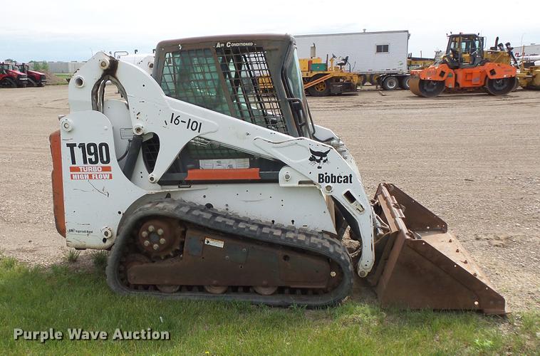 image for item DV9323 2004 Bobcat T190 skid steer
