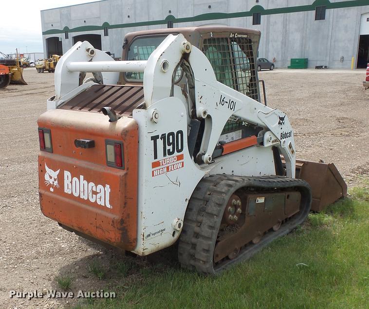 image for item DV9323 2004 Bobcat T190 skid steer