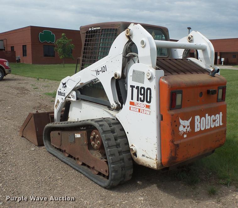 image for item DV9323 2004 Bobcat T190 skid steer