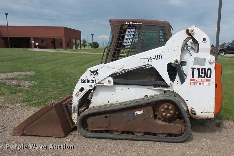 image for item DV9323 2004 Bobcat T190 skid steer