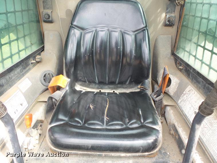 image for item DV9323 2004 Bobcat T190 skid steer