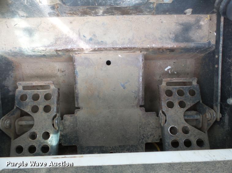 image for item DV9323 2004 Bobcat T190 skid steer