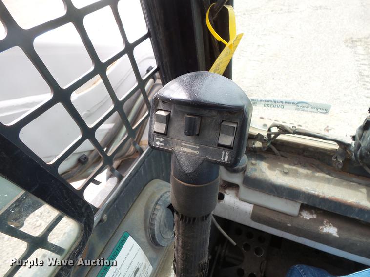 image for item DV9323 2004 Bobcat T190 skid steer