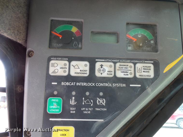 image for item DV9323 2004 Bobcat T190 skid steer