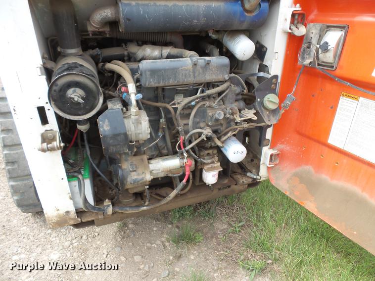 image for item DV9323 2004 Bobcat T190 skid steer