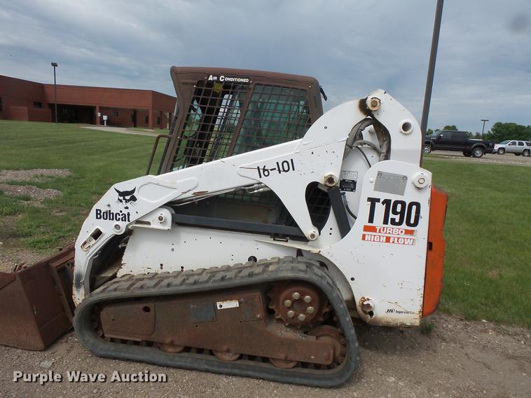 image for item DV9323 2004 Bobcat T190 skid steer