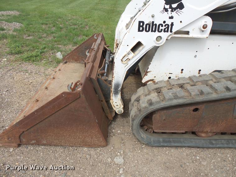 image for item DV9323 2004 Bobcat T190 skid steer