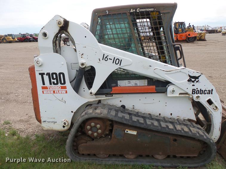 image for item DV9323 2004 Bobcat T190 skid steer