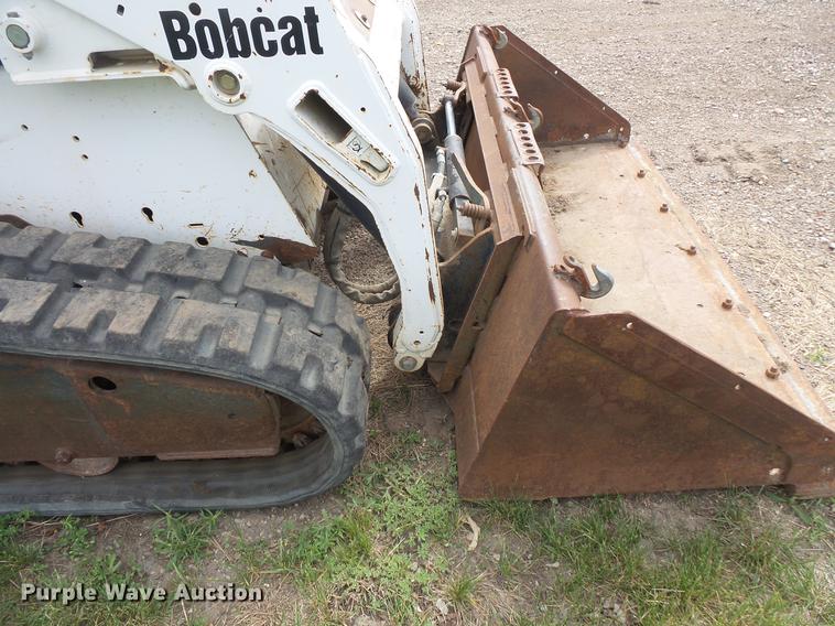 image for item DV9323 2004 Bobcat T190 skid steer