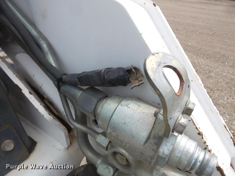 image for item DV9323 2004 Bobcat T190 skid steer