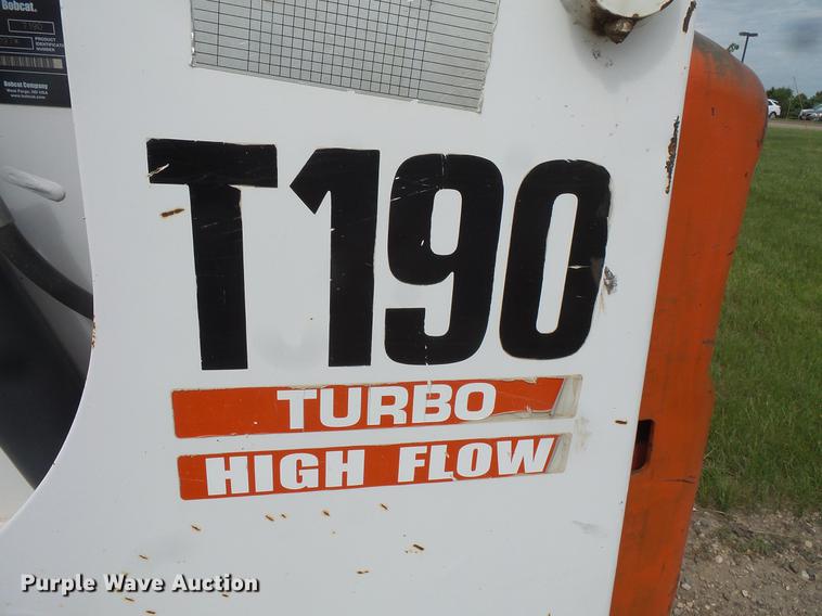 image for item DV9323 2004 Bobcat T190 skid steer