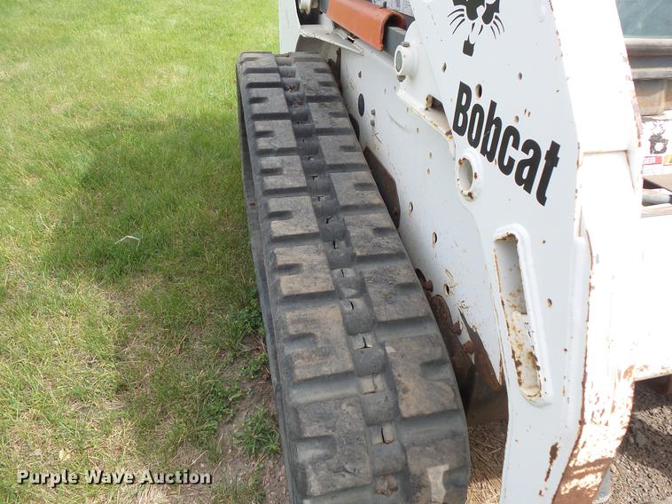 image for item DV9323 2004 Bobcat T190 skid steer