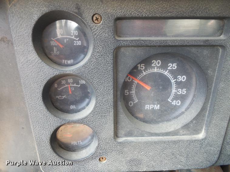 image for item DV9331 1988 International 1954 box truck