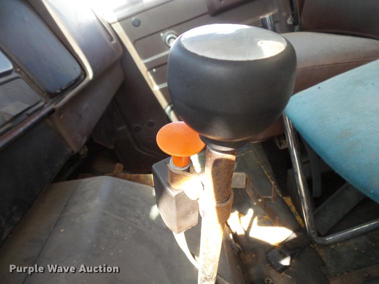 image for item DV9331 1988 International 1954 box truck