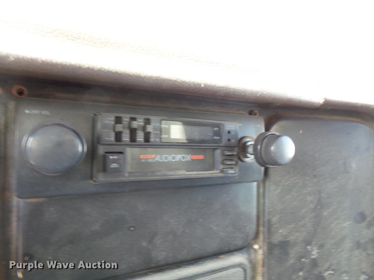 image for item DV9331 1988 International 1954 box truck