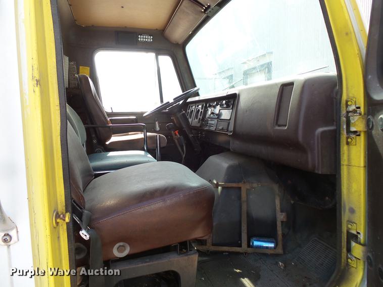 image for item DV9331 1988 International 1954 box truck