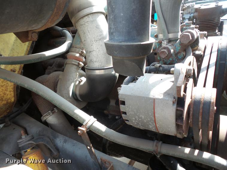 image for item DV9331 1988 International 1954 box truck