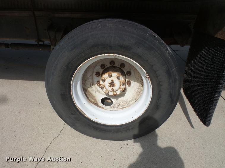 image for item DV9331 1988 International 1954 box truck