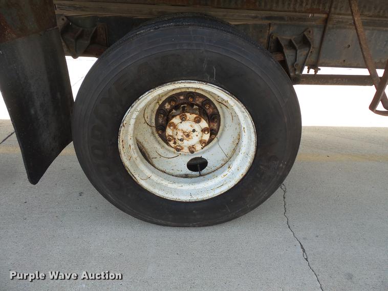 image for item DV9331 1988 International 1954 box truck