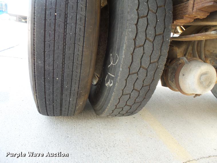 image for item DV9331 1988 International 1954 box truck