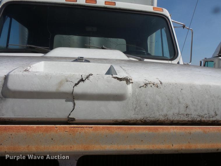 image for item DV9331 1988 International 1954 box truck