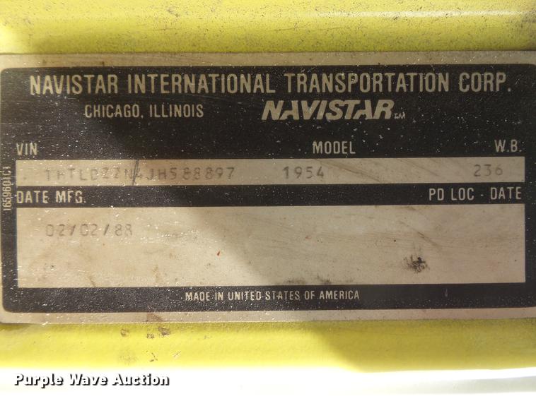 image for item DV9331 1988 International 1954 box truck