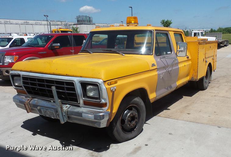 image for item DV9334 1979 Ford F350 Crew Cab utility bed pickup truck