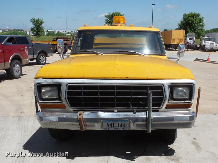 image for item DV9334 1979 Ford F350 Crew Cab utility bed pickup truck