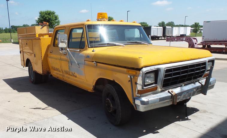 image for item DV9334 1979 Ford F350 Crew Cab utility bed pickup truck