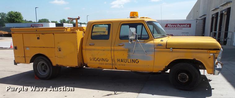 image for item DV9334 1979 Ford F350 Crew Cab utility bed pickup truck