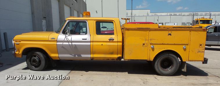 image for item DV9334 1979 Ford F350 Crew Cab utility bed pickup truck