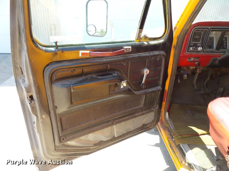 image for item DV9334 1979 Ford F350 Crew Cab utility bed pickup truck