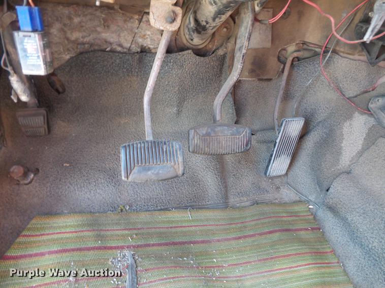 image for item DV9334 1979 Ford F350 Crew Cab utility bed pickup truck