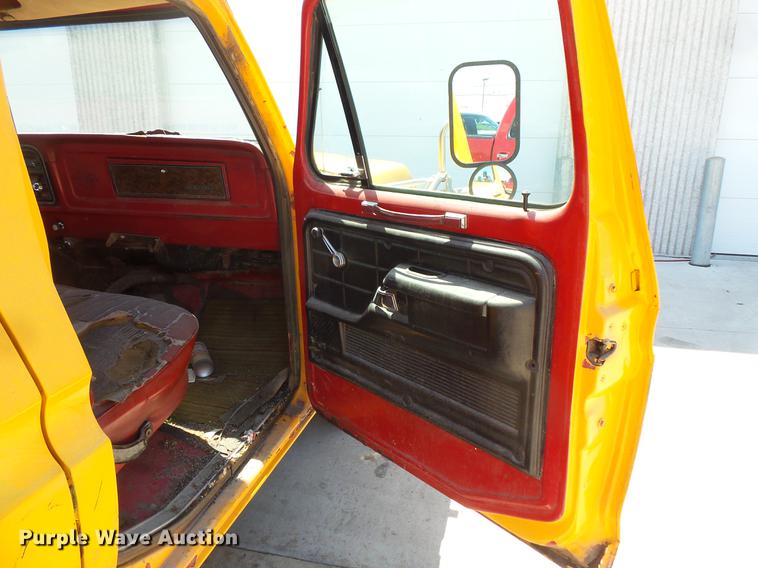 image for item DV9334 1979 Ford F350 Crew Cab utility bed pickup truck